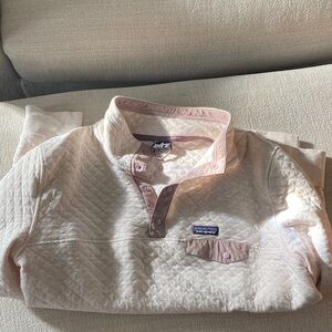 Patagonia women’s Light Pink Quilted Sweatshirt
